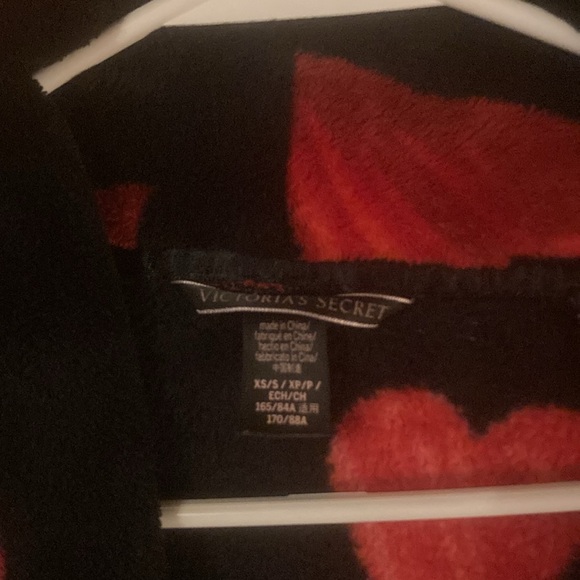 Victoria’s Secret Heart Plush Robe - Picture 4 of 5